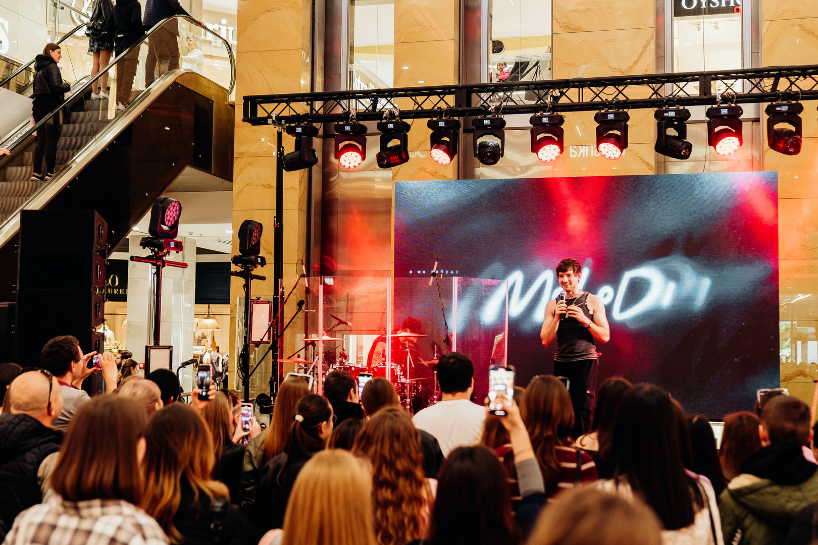 Зірковий весняний концерт  image-197