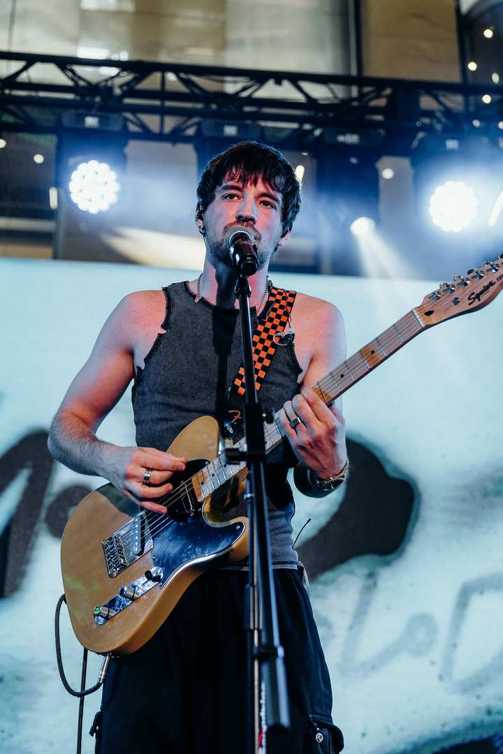 Зірковий весняний концерт  image-201