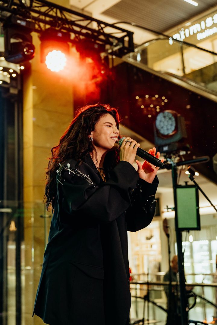 Зірковий весняний концерт  image-210