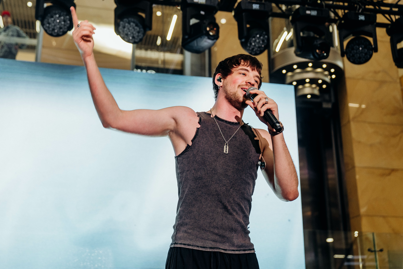 Зірковий весняний концерт  image-211