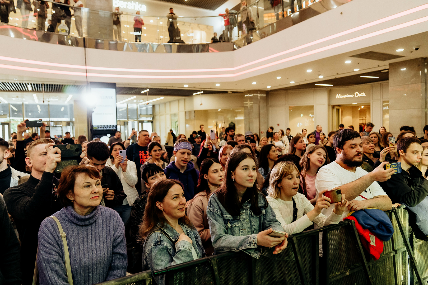 Зірковий весняний концерт  image-283