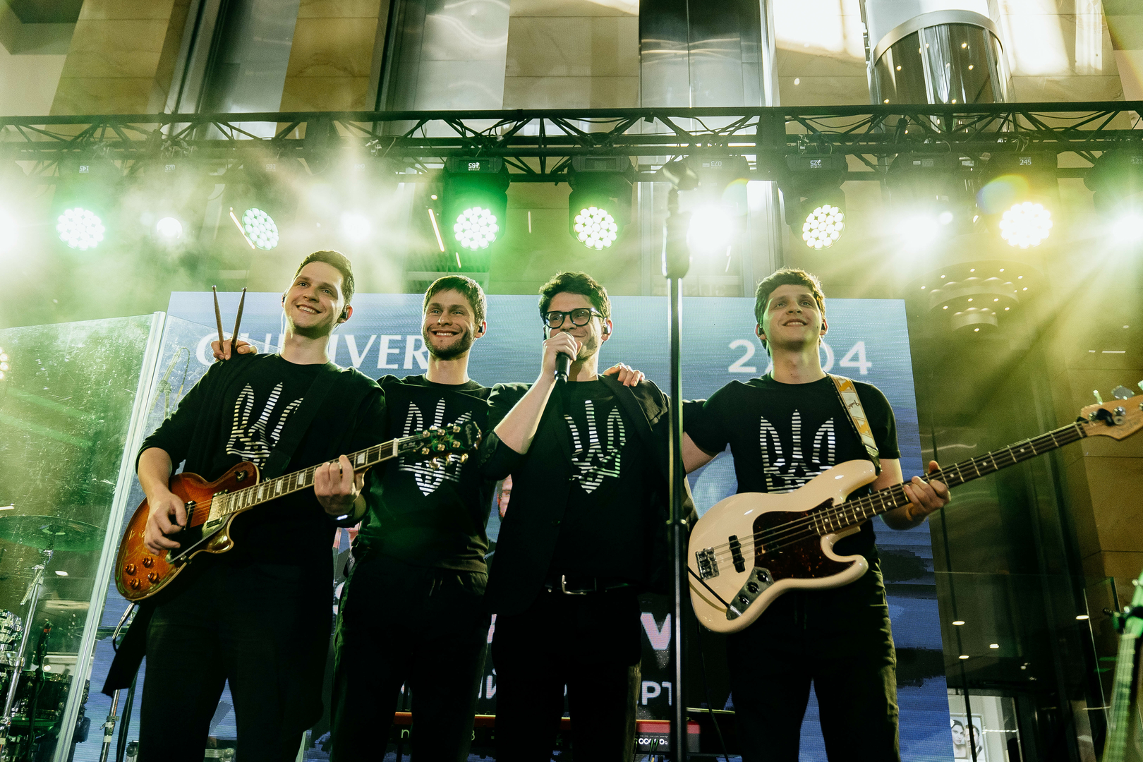 Зірковий весняний концерт  image-285