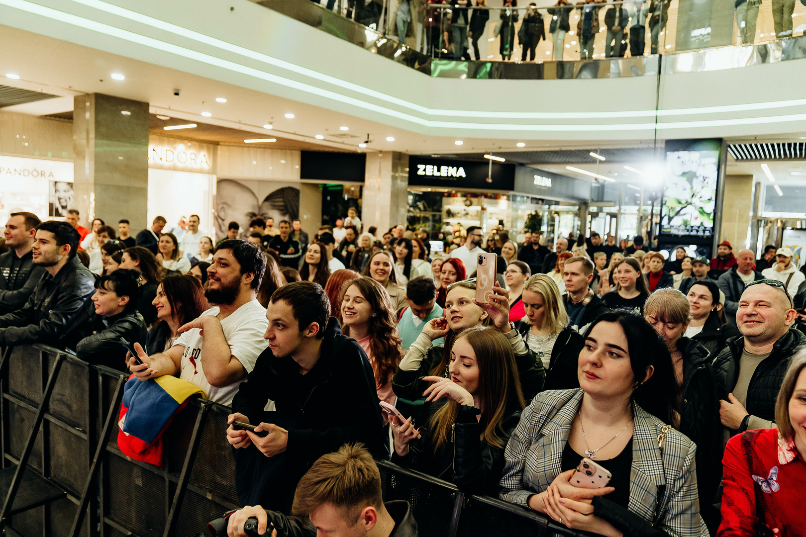 Зірковий весняний концерт  image-309