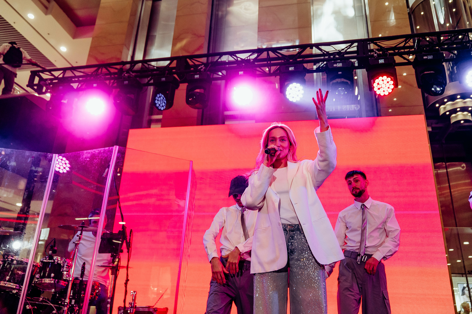 Зірковий весняний концерт  image-310