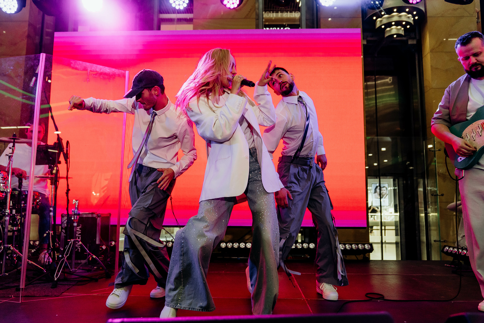 Зірковий весняний концерт  image-312