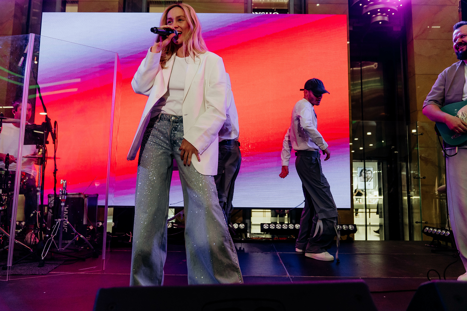 Зірковий весняний концерт  image-313