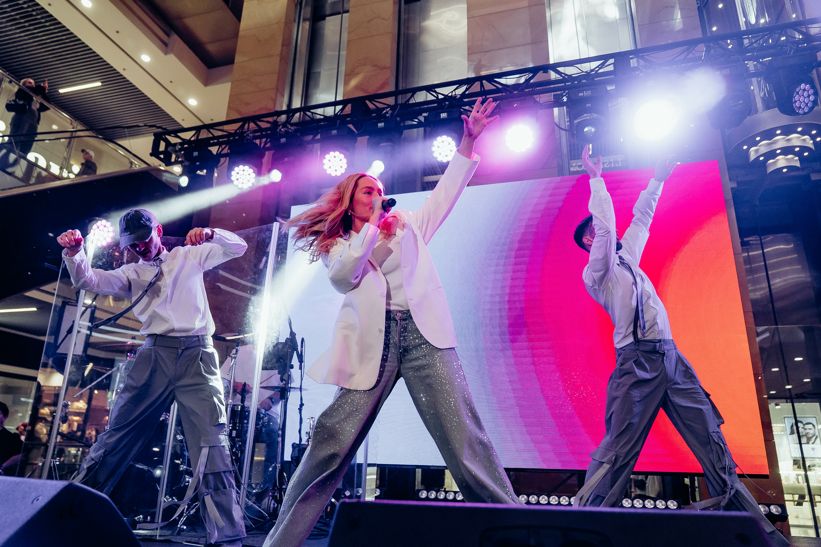 Зірковий весняний концерт  image-318