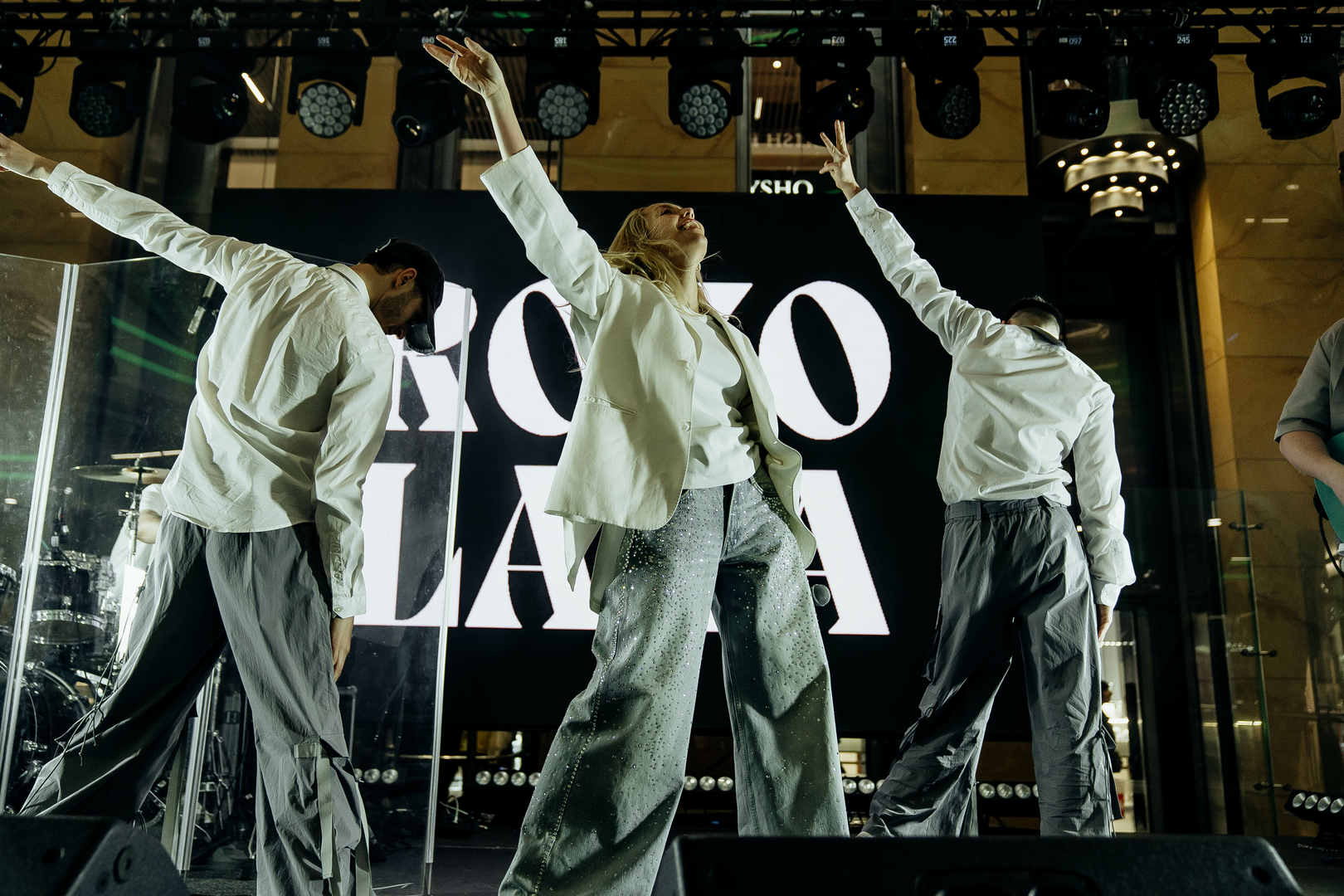 Зірковий весняний концерт  image-323