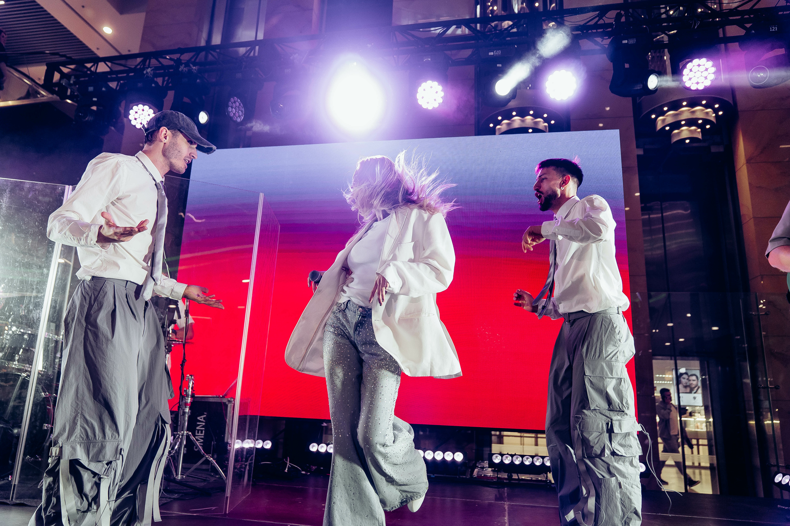 Зірковий весняний концерт  image-329