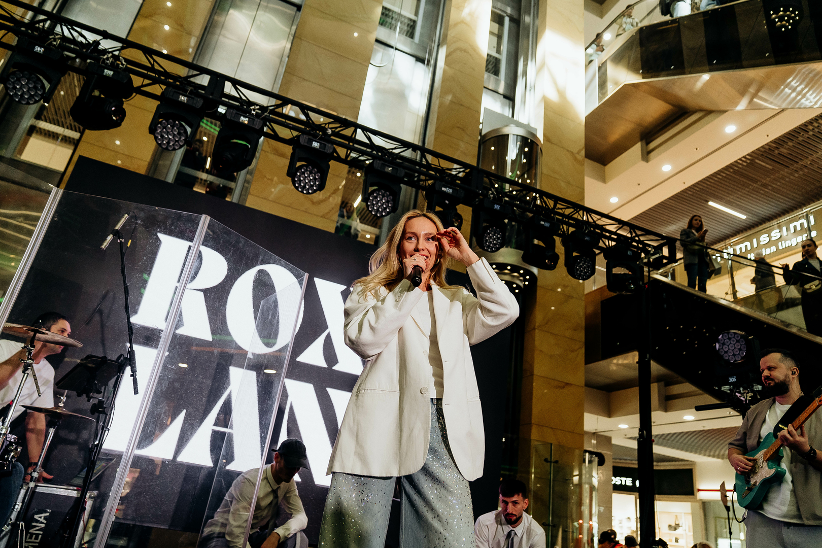 Зірковий весняний концерт  image-336