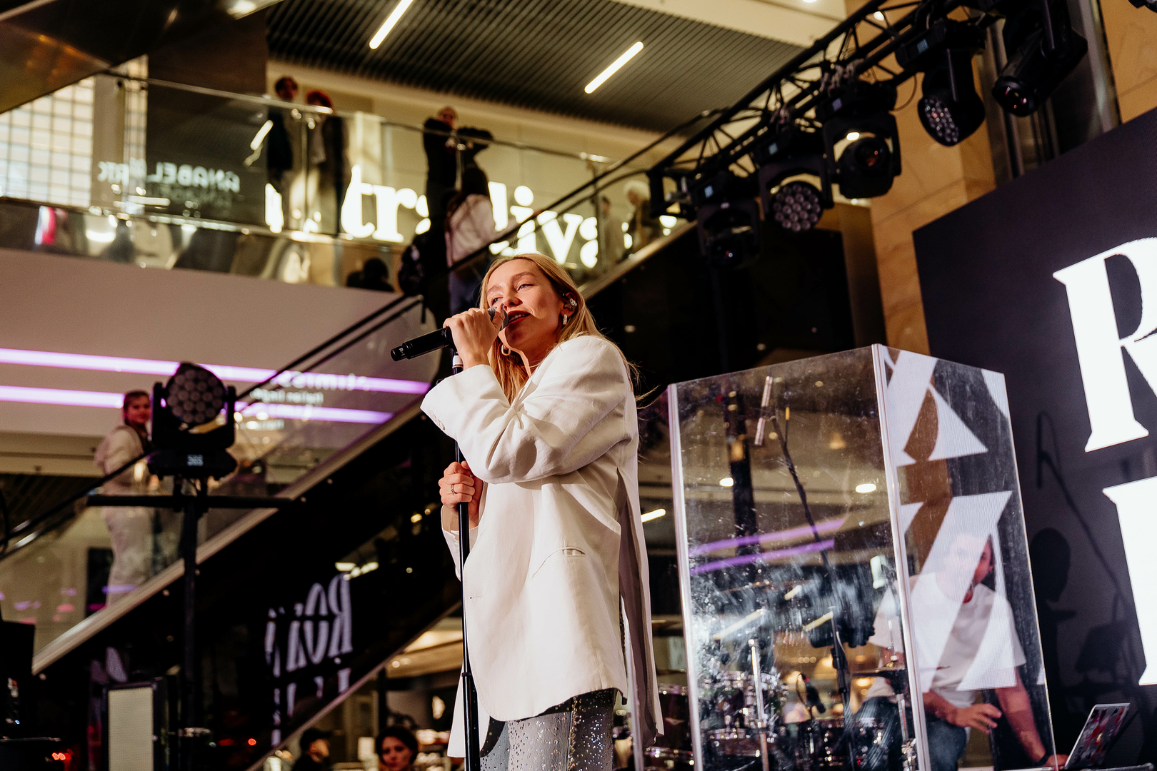 Зірковий весняний концерт  image-345