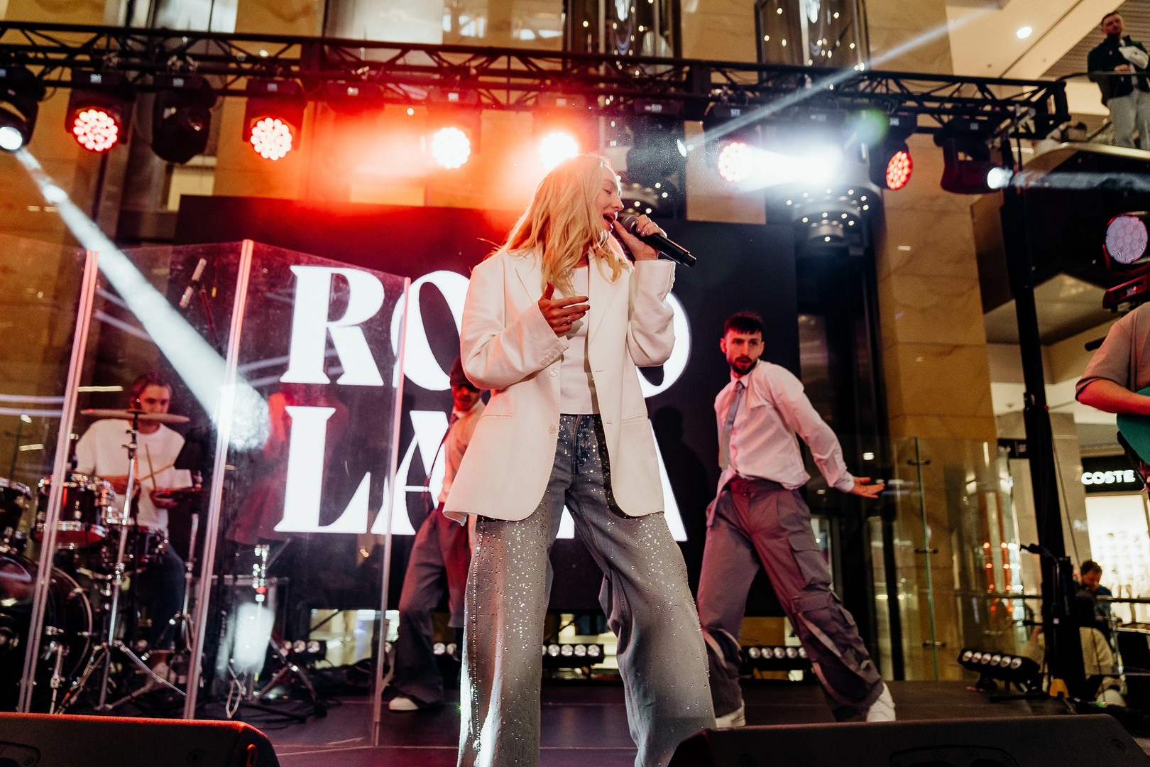 Зірковий весняний концерт  image-346