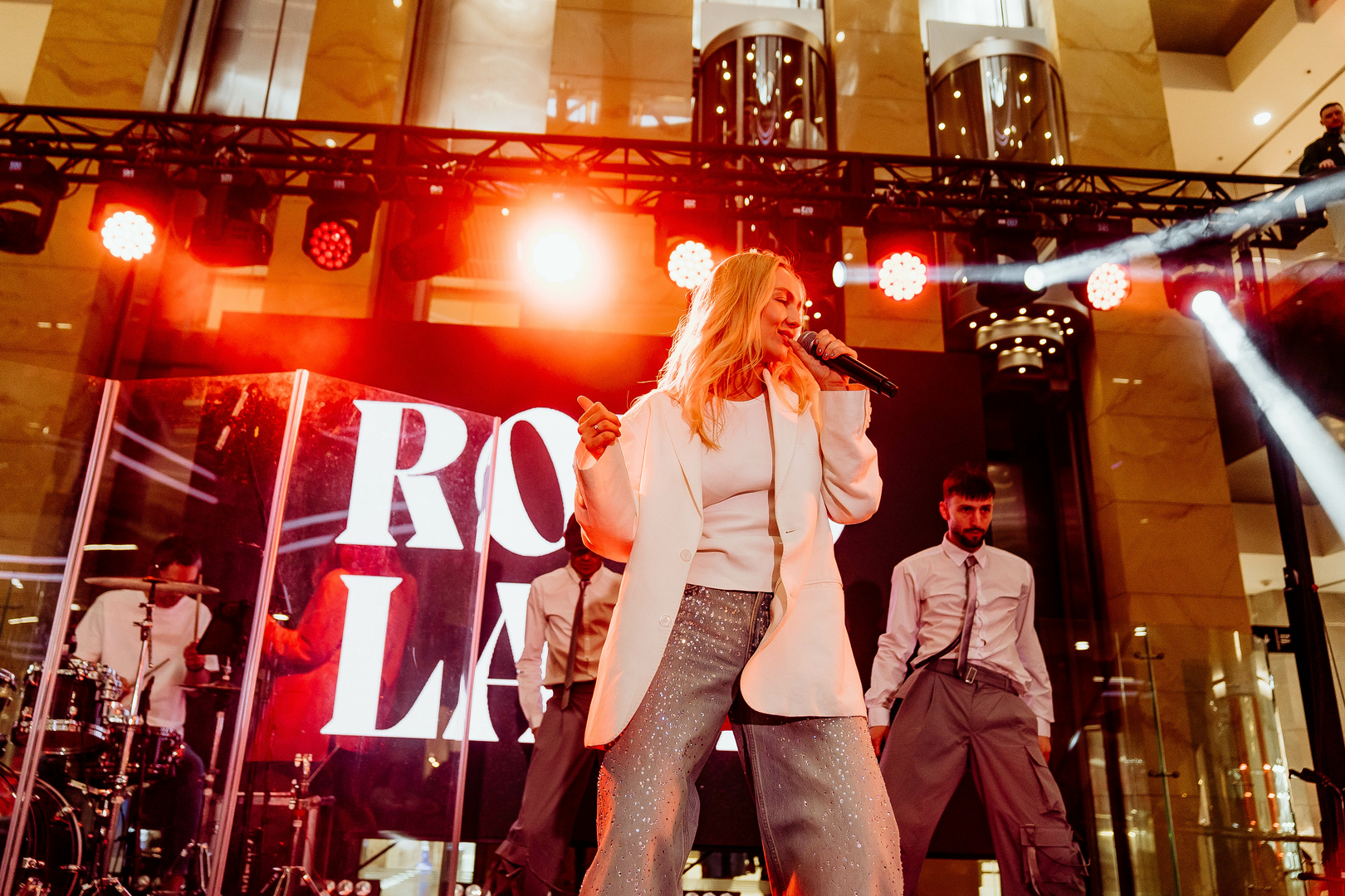 Зірковий весняний концерт  image-349