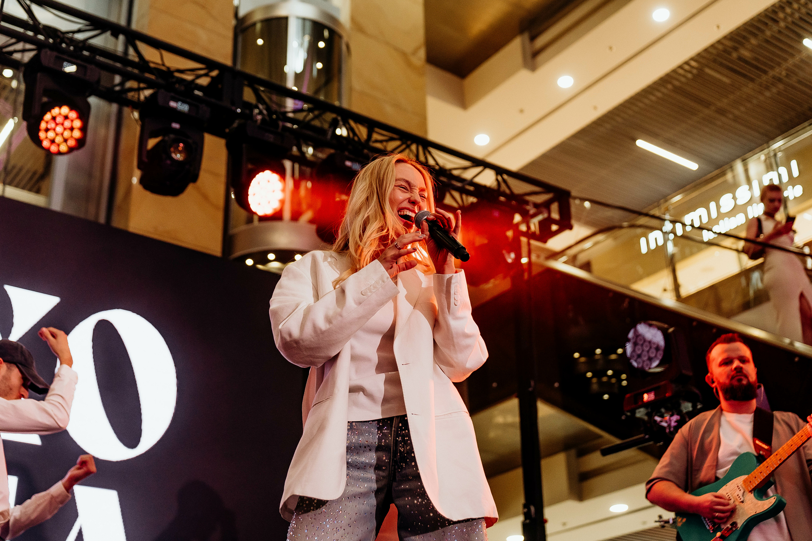 Зірковий весняний концерт  image-350