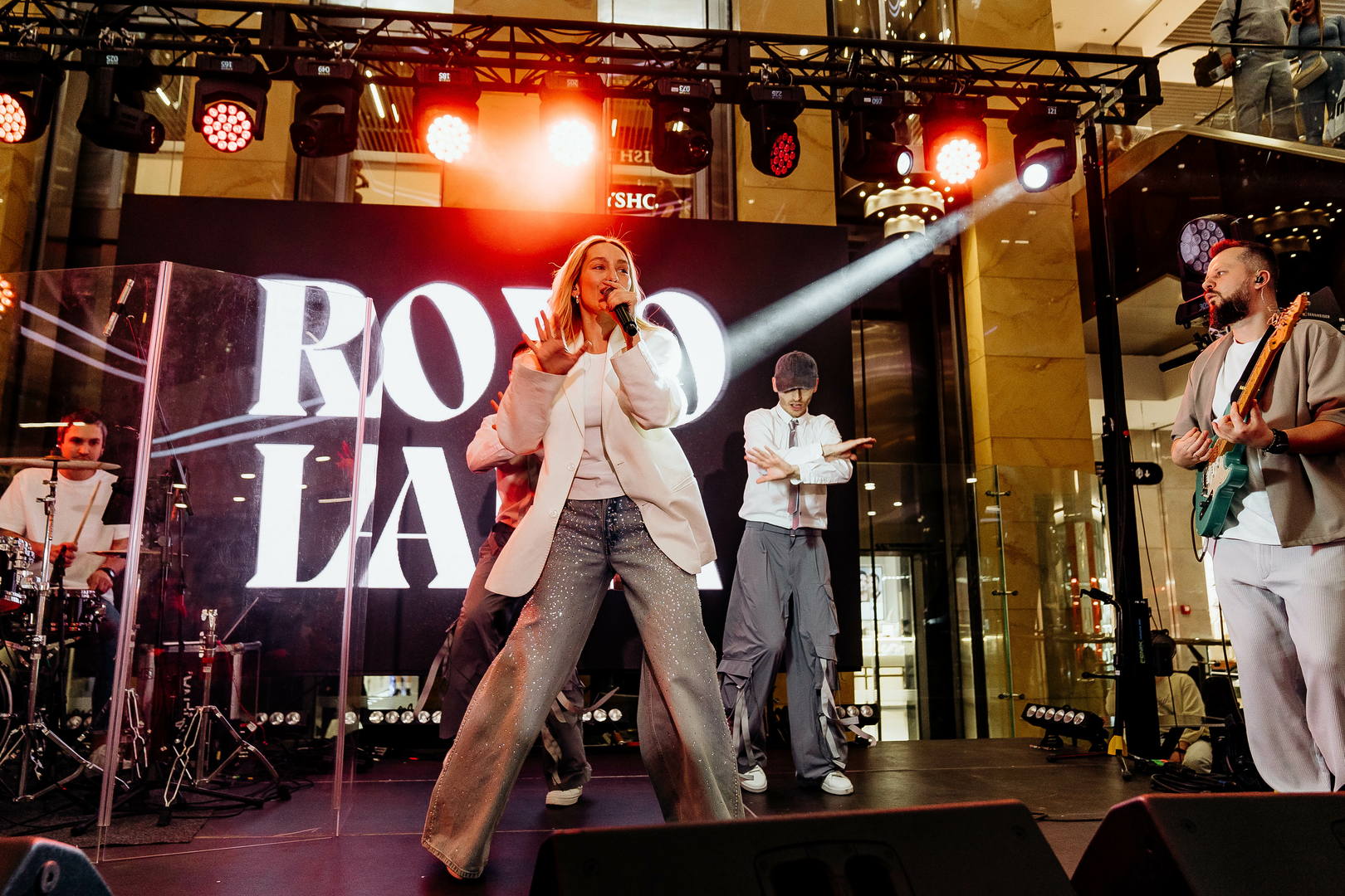 Зірковий весняний концерт  image-351