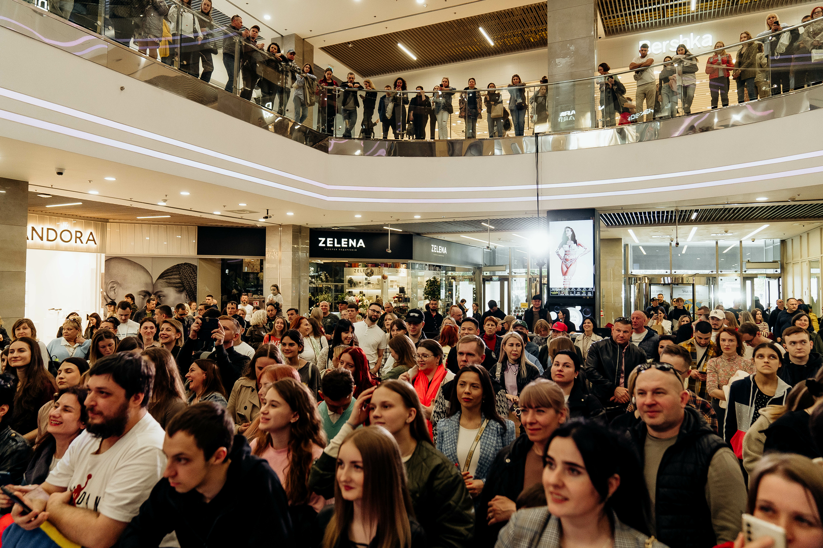 Зірковий весняний концерт  image-353