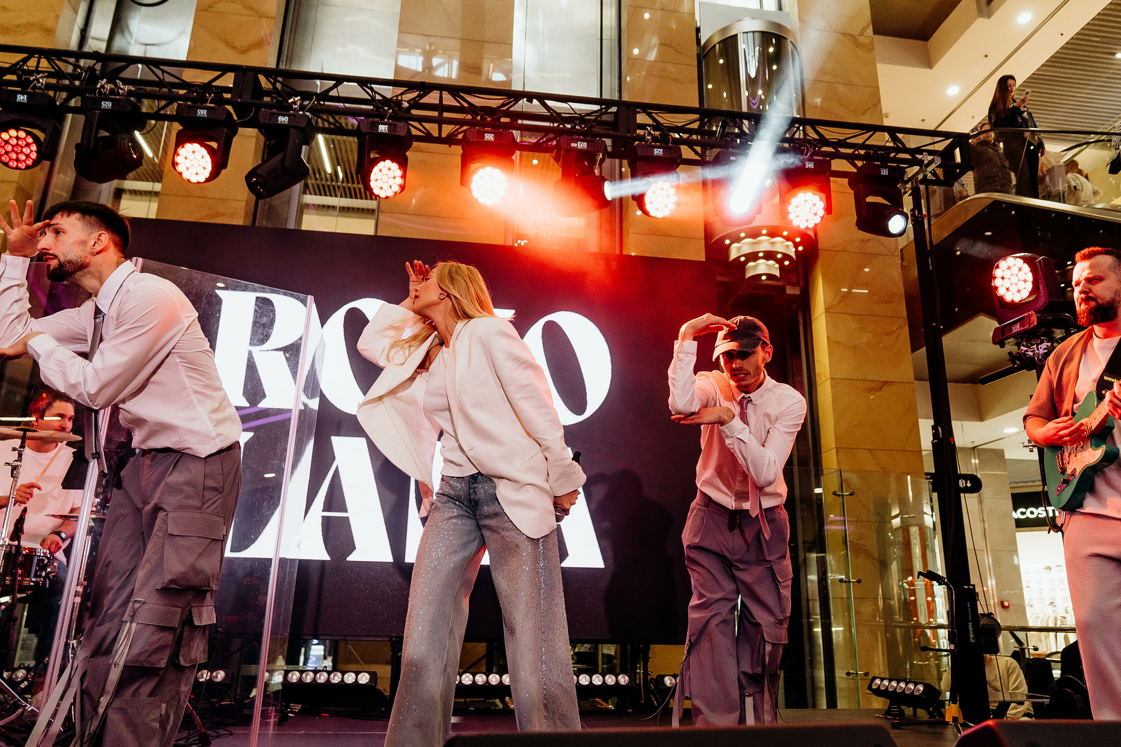 Зірковий весняний концерт  image-357