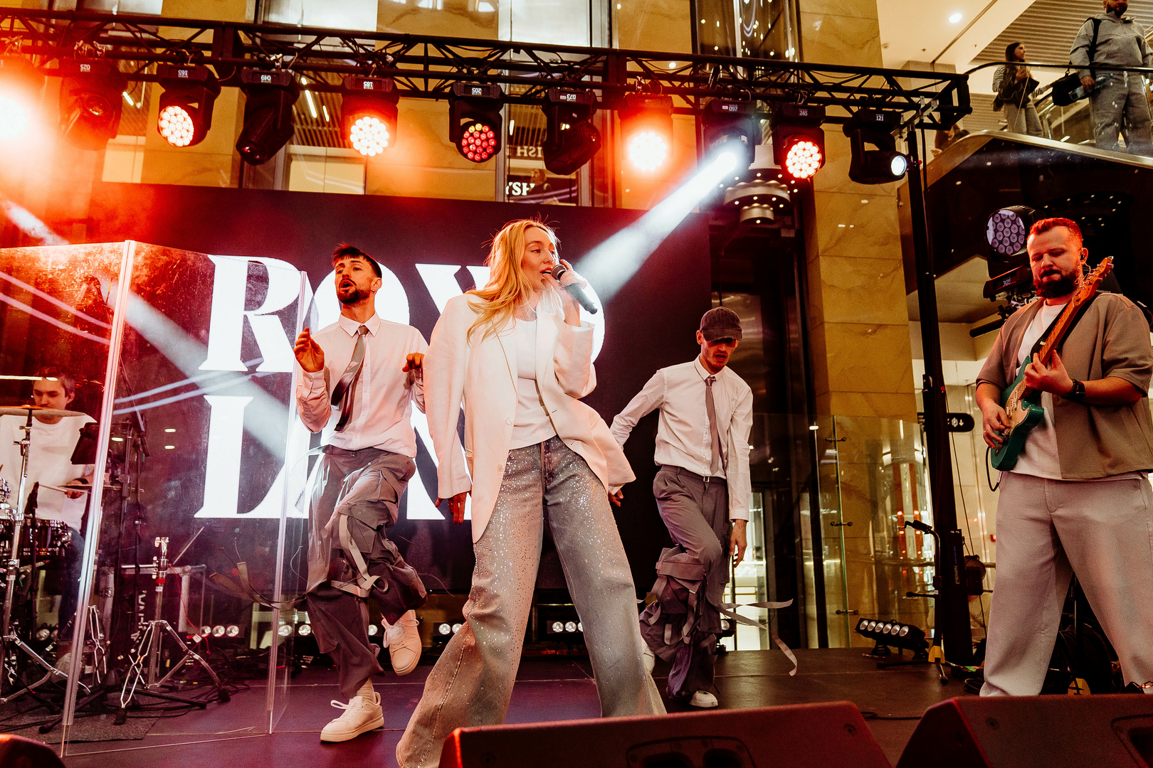 Зірковий весняний концерт  image-359