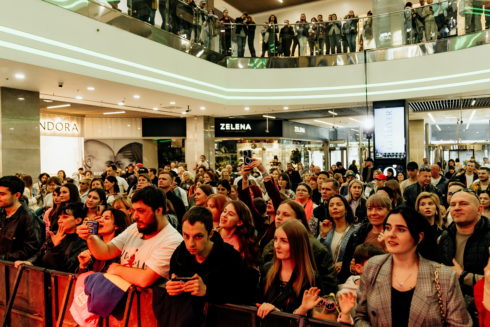 Зірковий весняний концерт  image-360