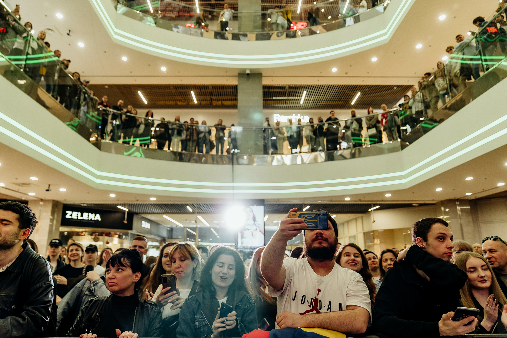 Зірковий весняний концерт  image-362