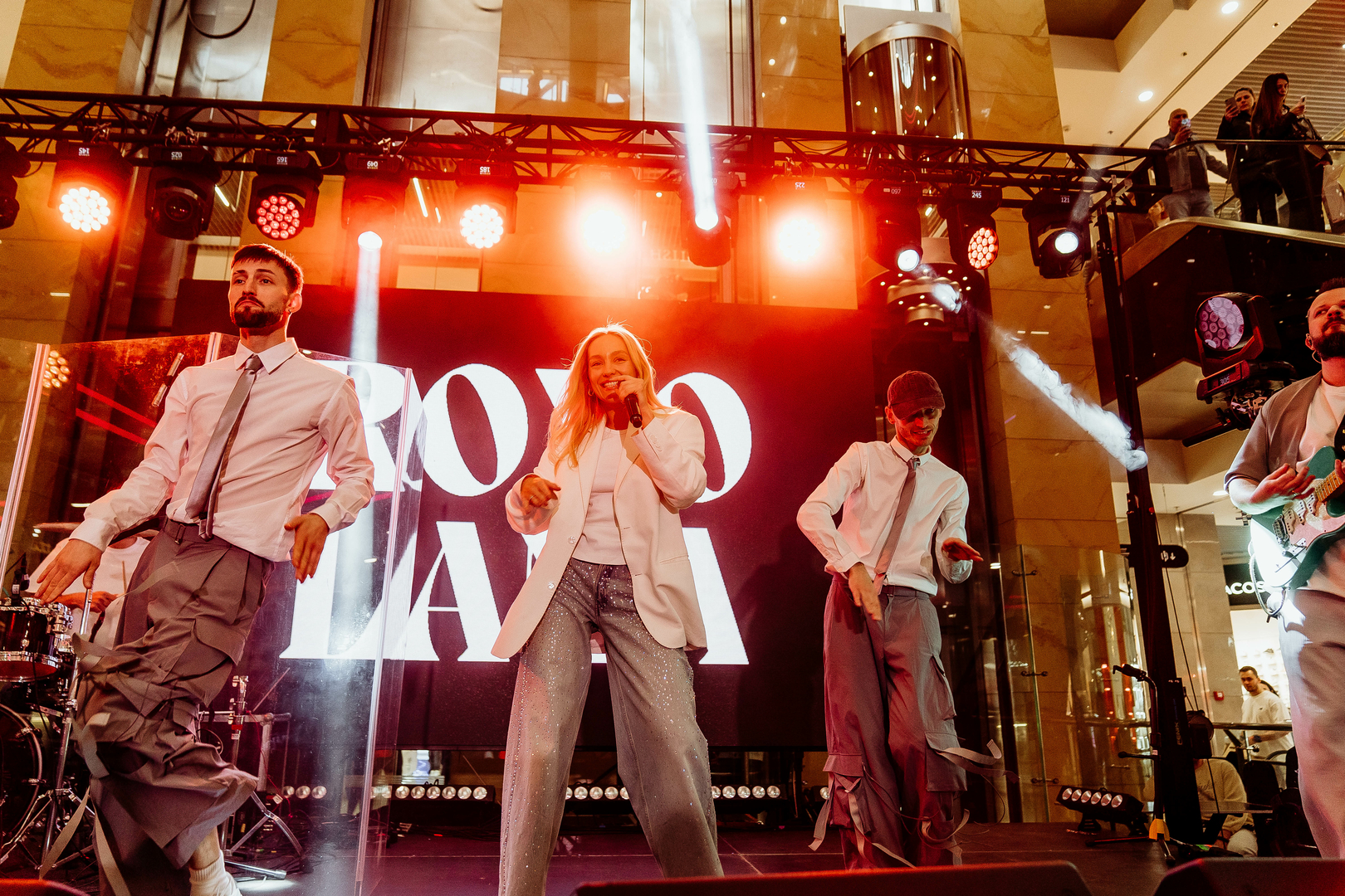 Зірковий весняний концерт  image-363