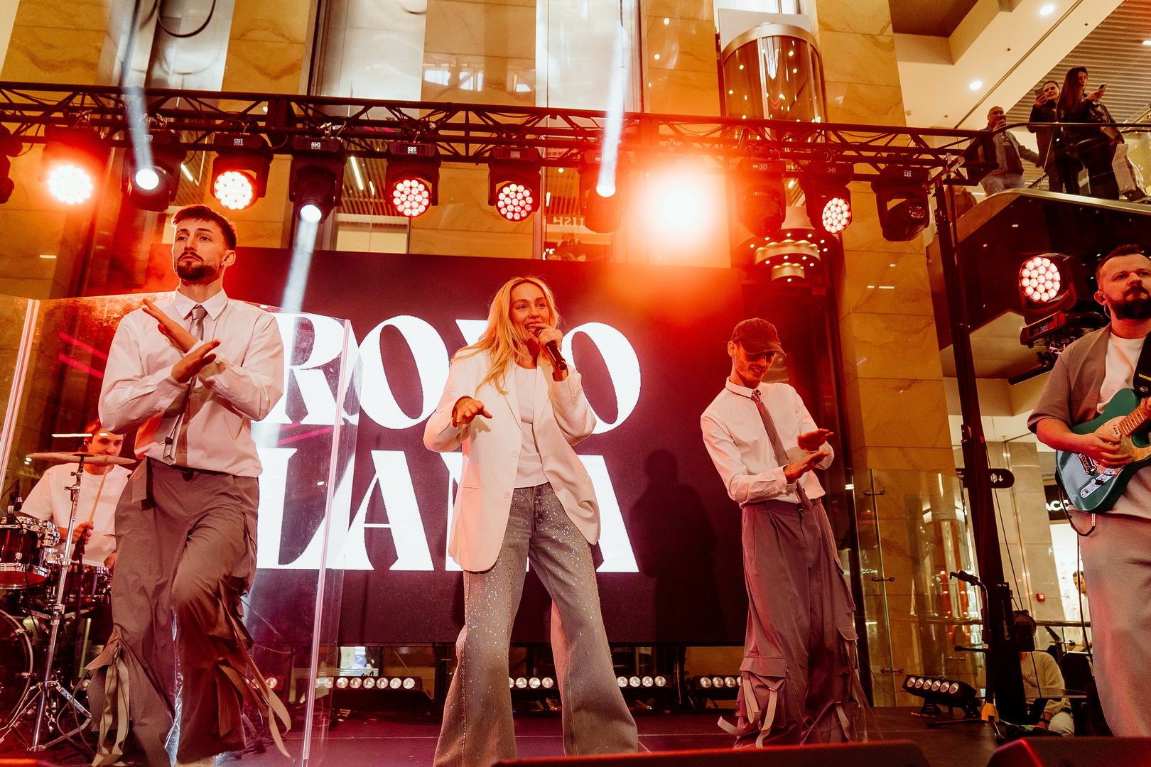 Зірковий весняний концерт  image-364