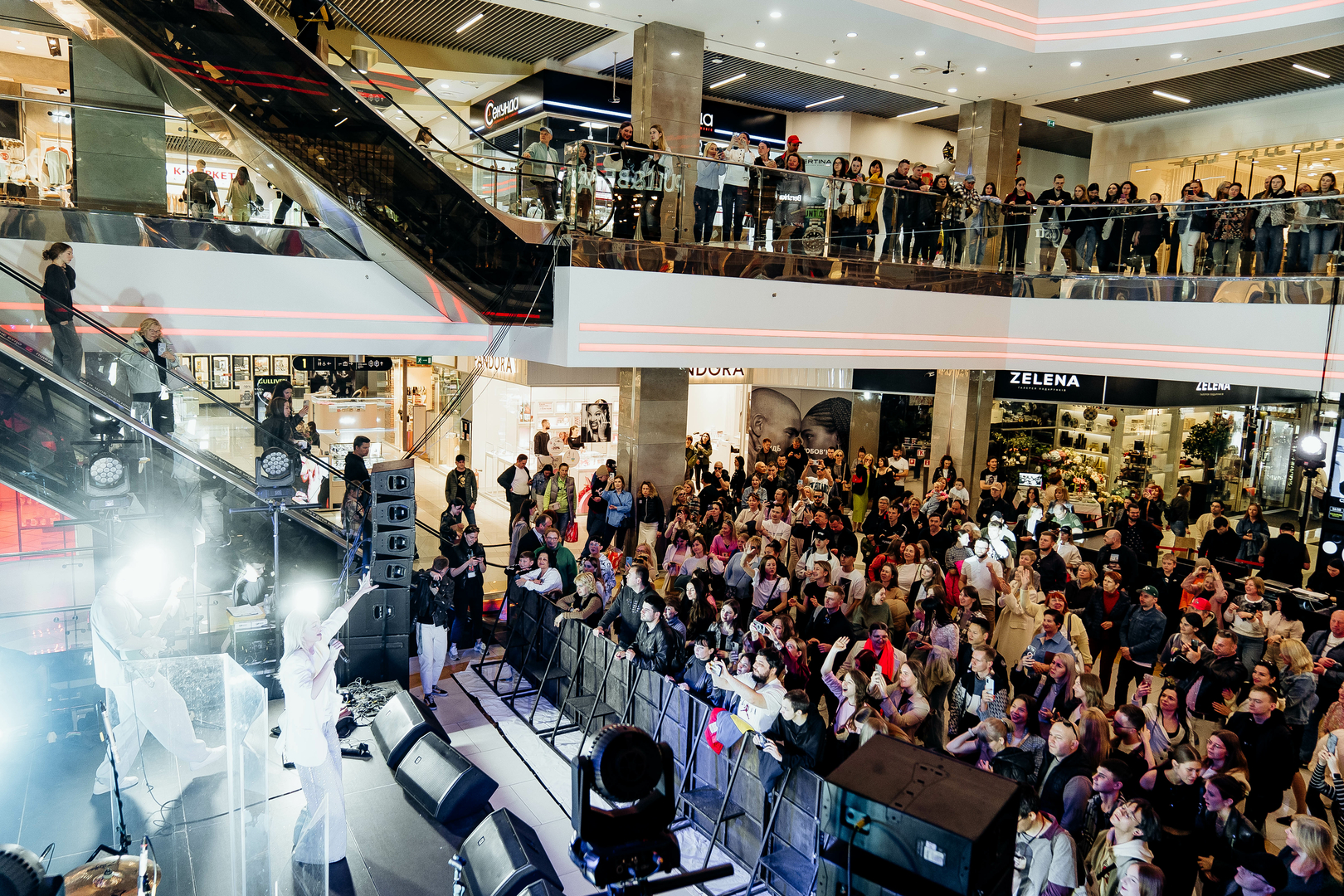 Зірковий весняний концерт  image-370