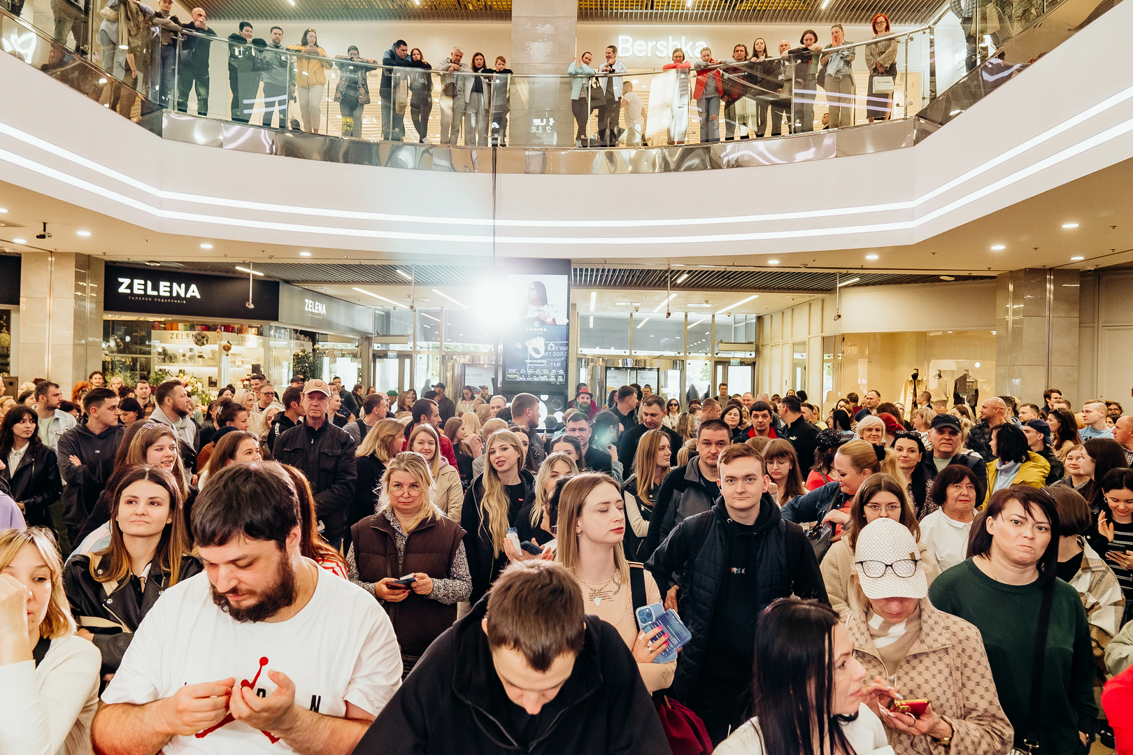 Зірковий весняний концерт  image-399