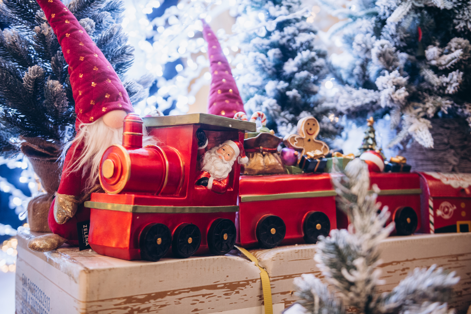 New Year&#039;s decor 2024 in the Gulliver shopping center image-16