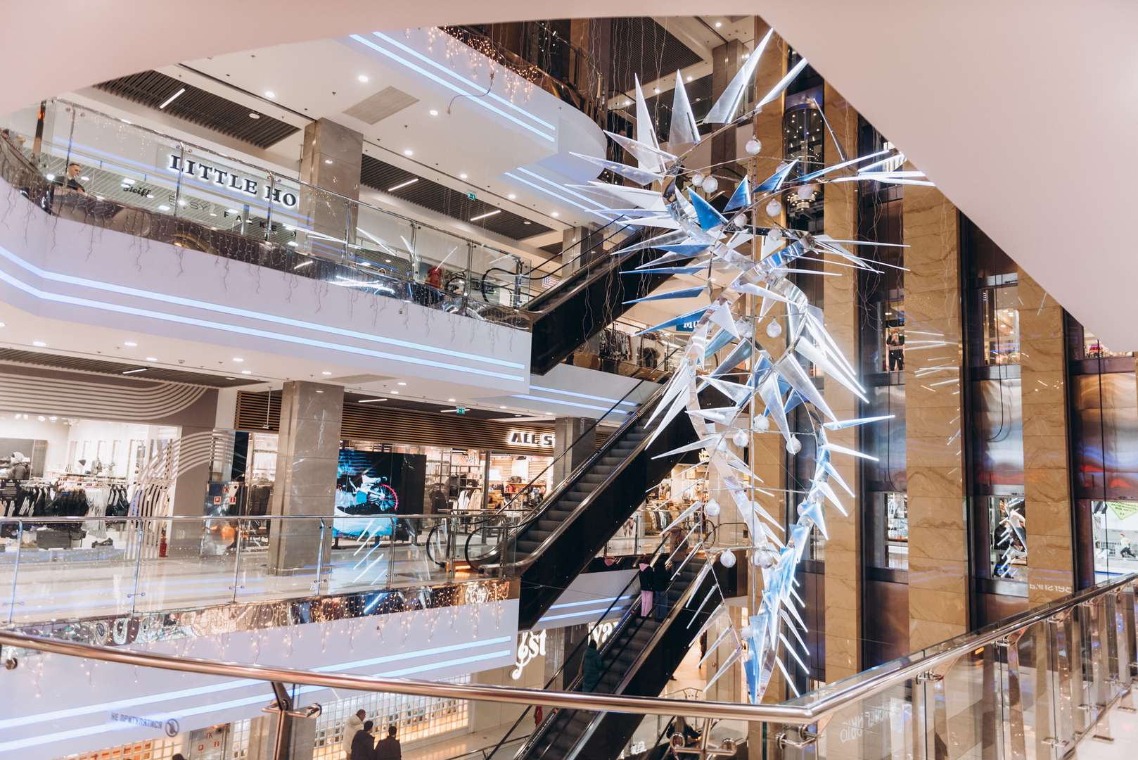 New Year&#039;s decor 2024 in the Gulliver shopping center image-18