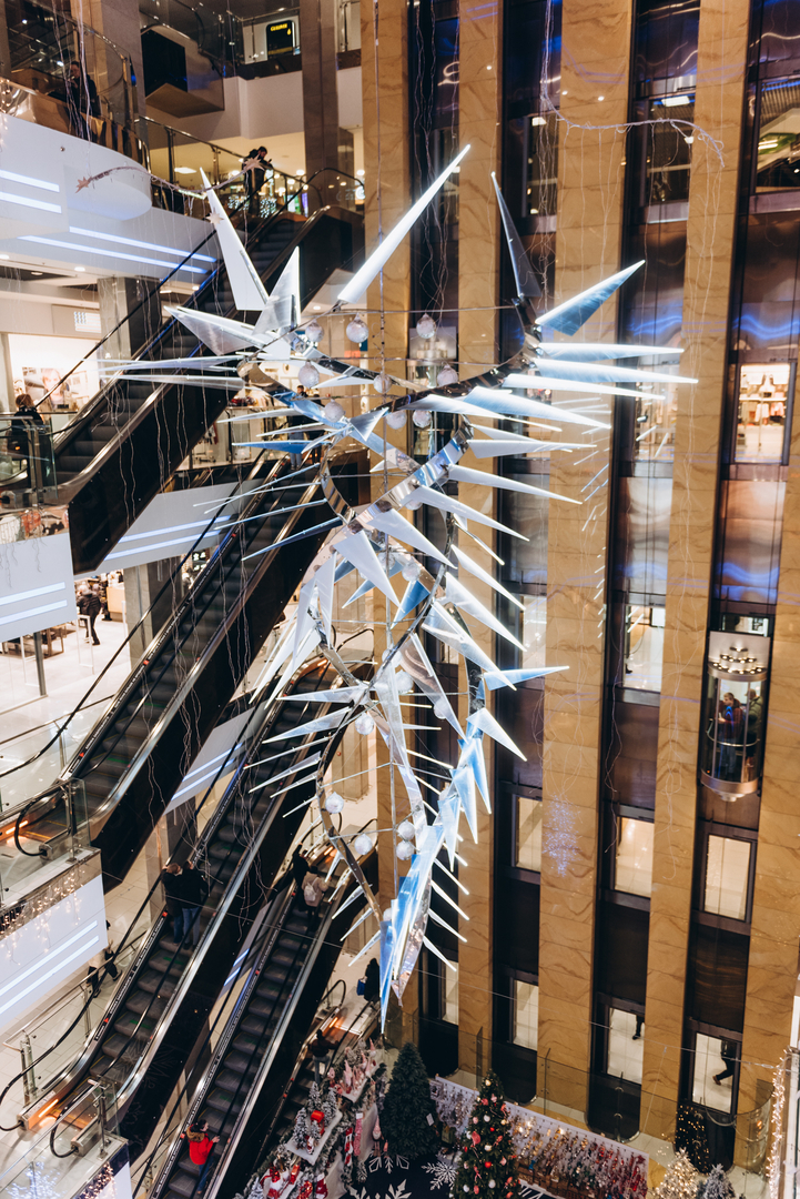 New Year&#039;s decor 2024 in the Gulliver shopping center image-24