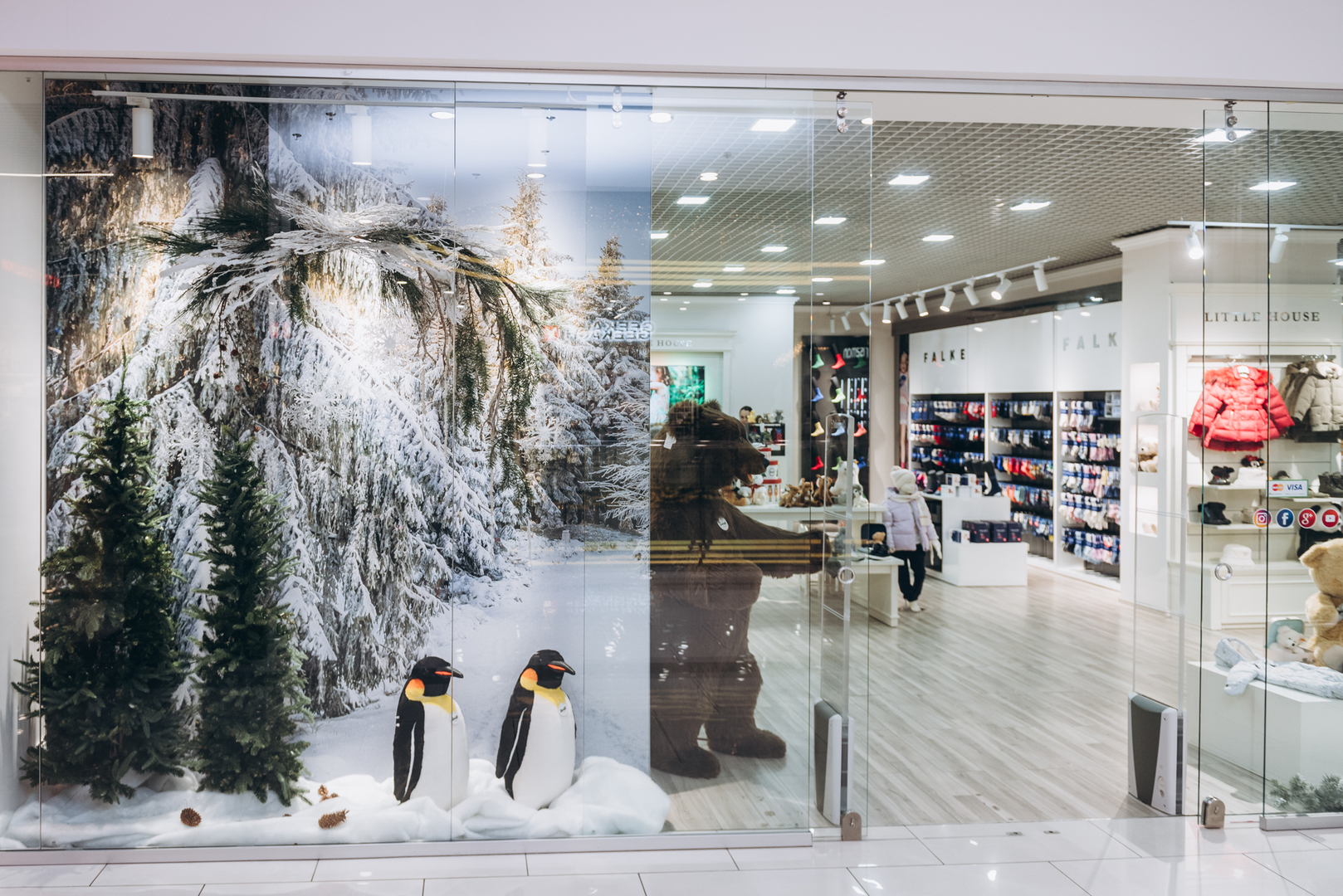 New Year&#039;s decor 2024 in the Gulliver shopping center image-35