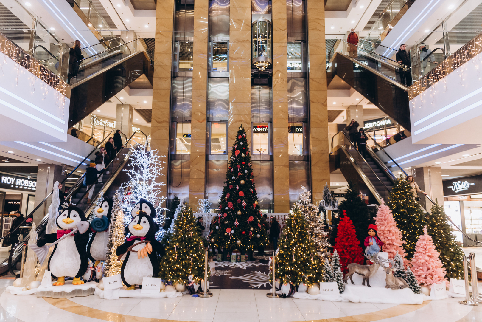New Year&#039;s decor 2024 in the Gulliver shopping center image-40