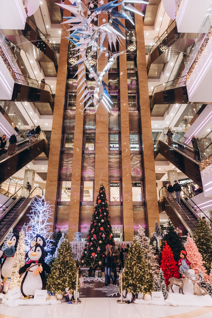 New Year&#039;s decor 2024 in the Gulliver shopping center image-46