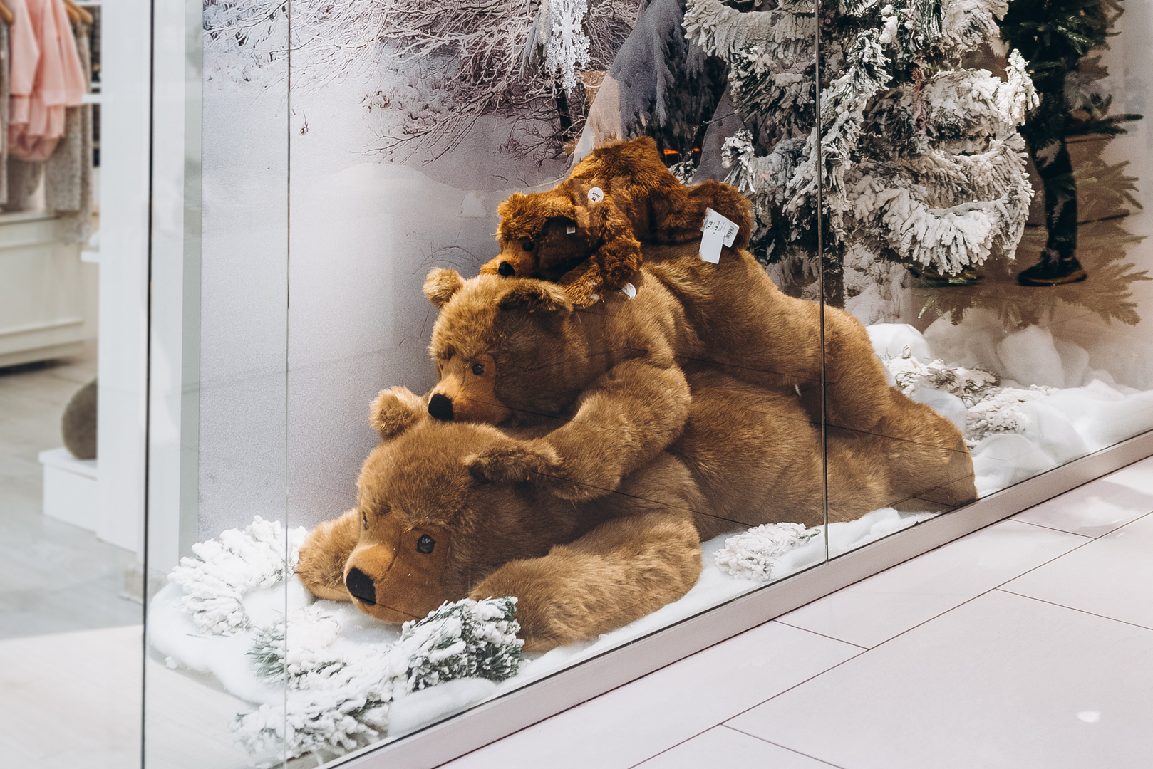 New Year&#039;s decor 2024 in the Gulliver shopping center image-56