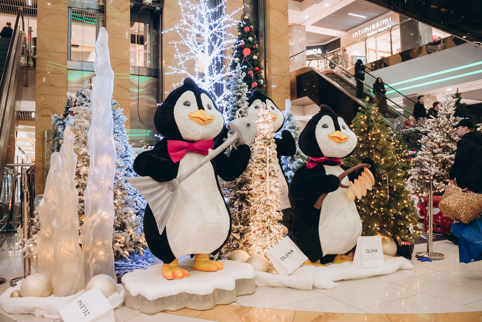 New Year&#039;s decor 2024 in the Gulliver shopping center image-91