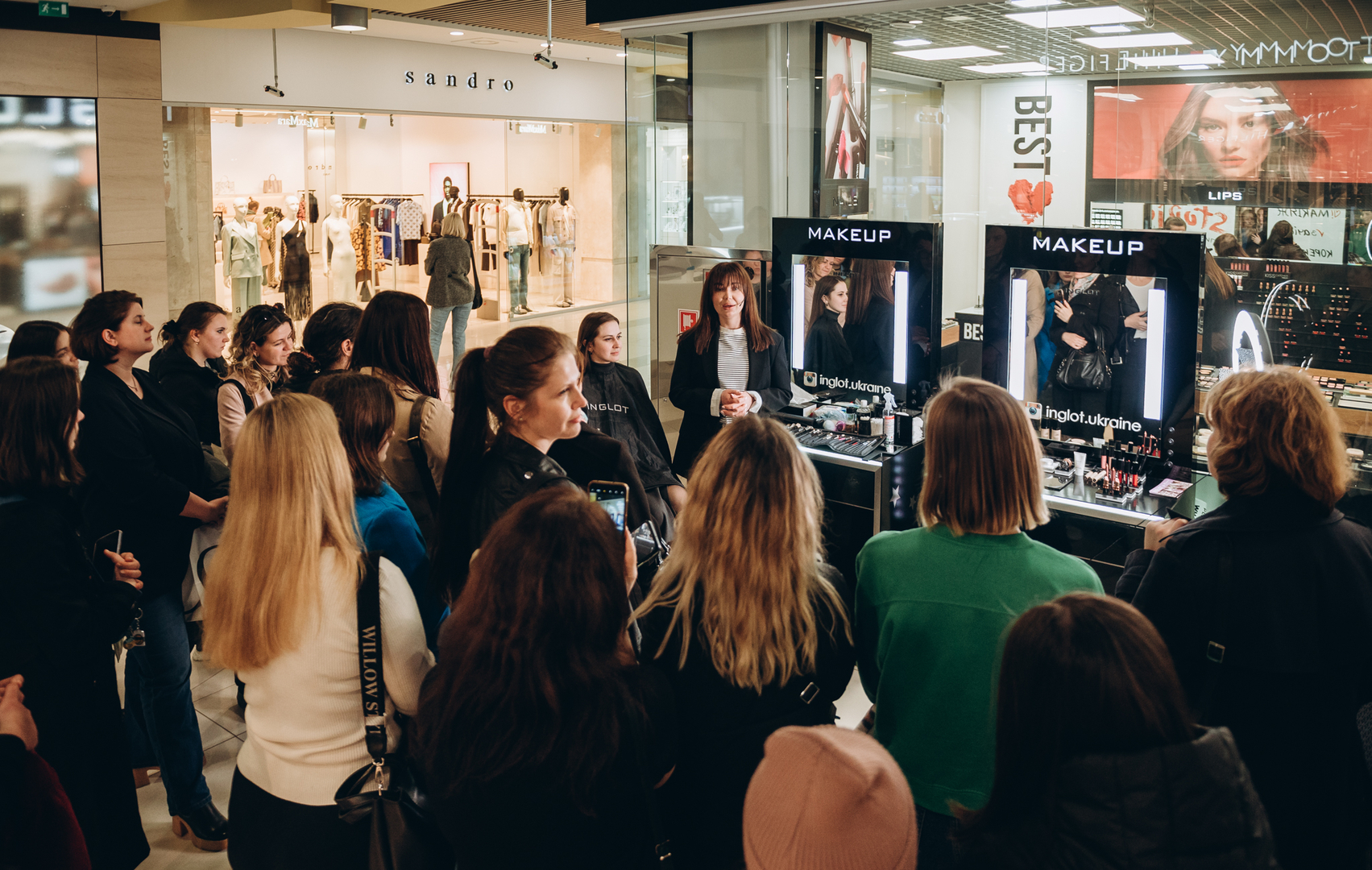 Майстер-клас «Ідеальні червоні губи» image-5