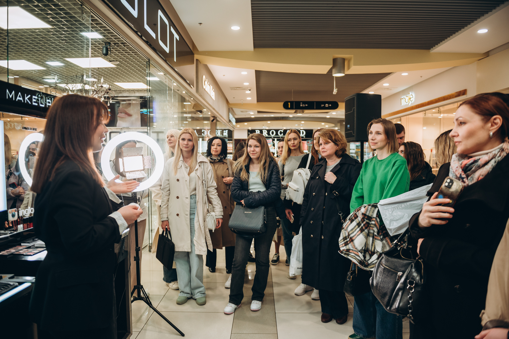 Майстер-клас «Ідеальні червоні губи» image-16