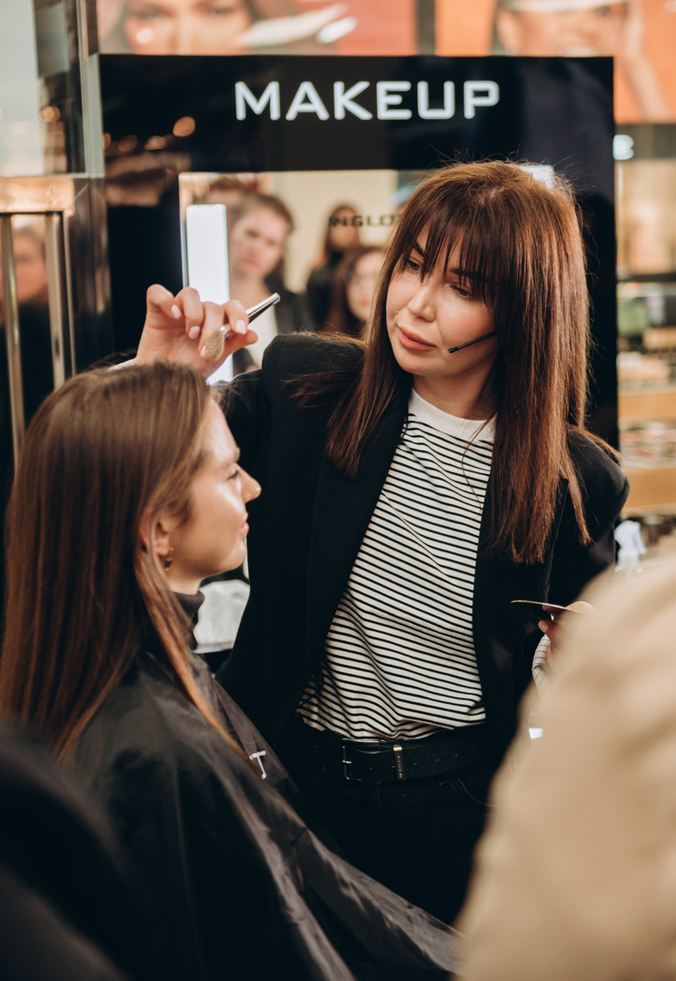 Майстер-клас «Ідеальні червоні губи» image-34