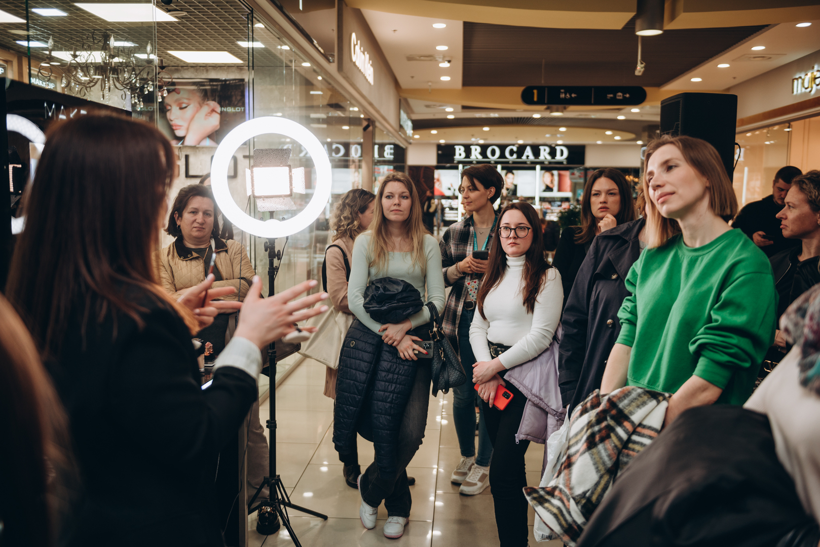 Майстер-клас «Ідеальні червоні губи» image-93