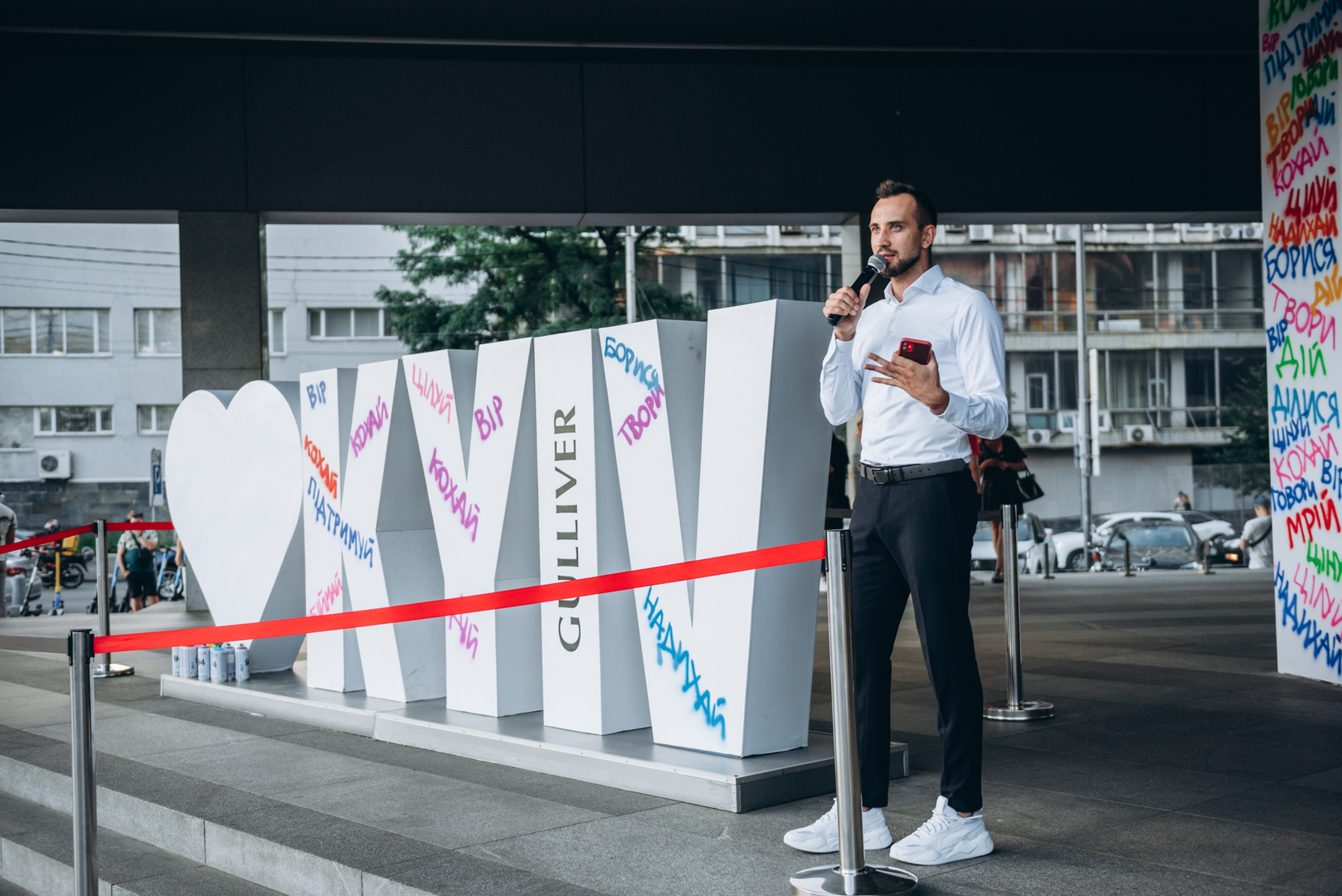 Арт-перформанс від Соні Морозюк в ТРЦ Gulliver image-0