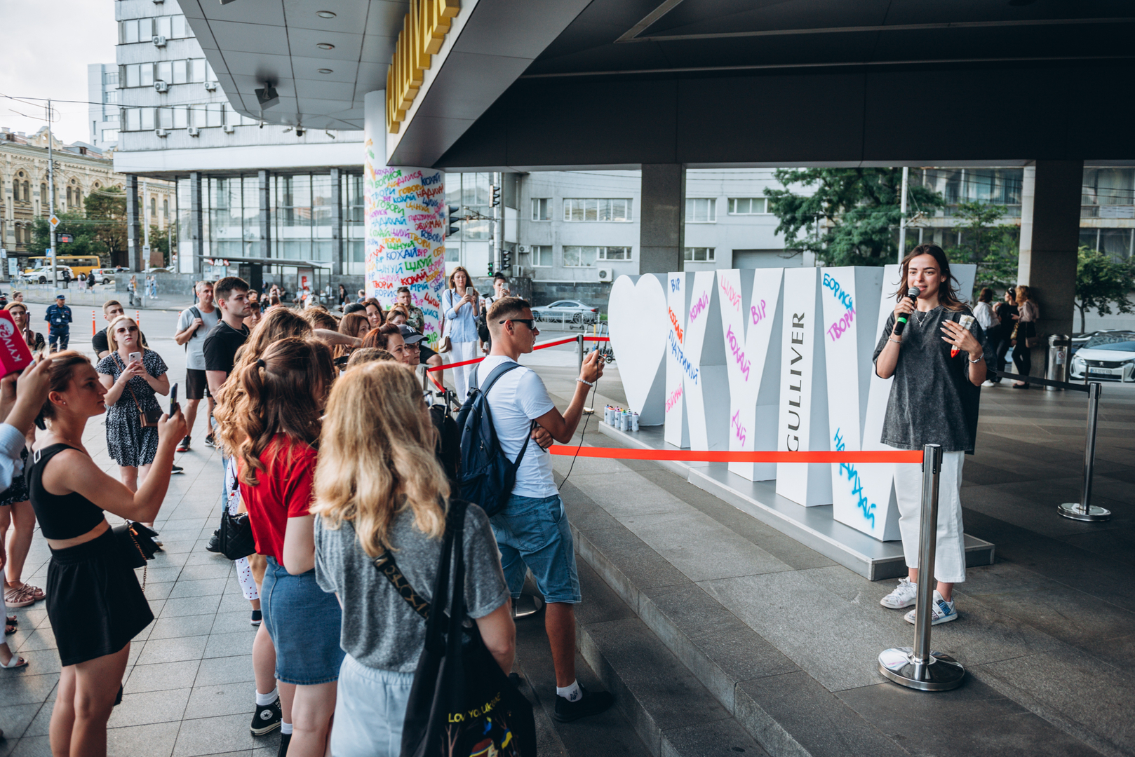 Арт-перформанс від Соні Морозюк в ТРЦ Gulliver image-8