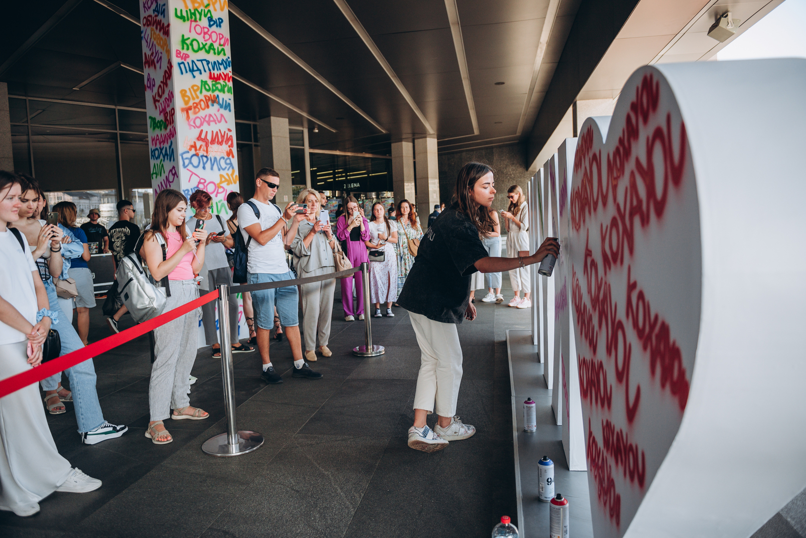 Арт-перформанс від Соні Морозюк в ТРЦ Gulliver image-52
