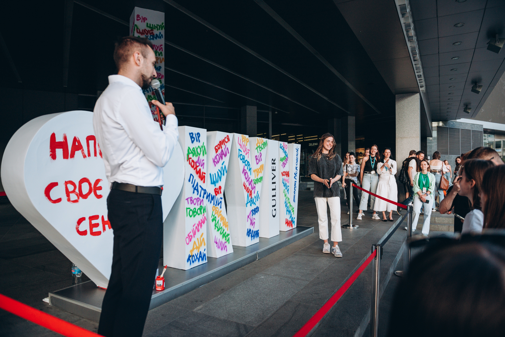 Арт-перформанс від Соні Морозюк в ТРЦ Gulliver image-77