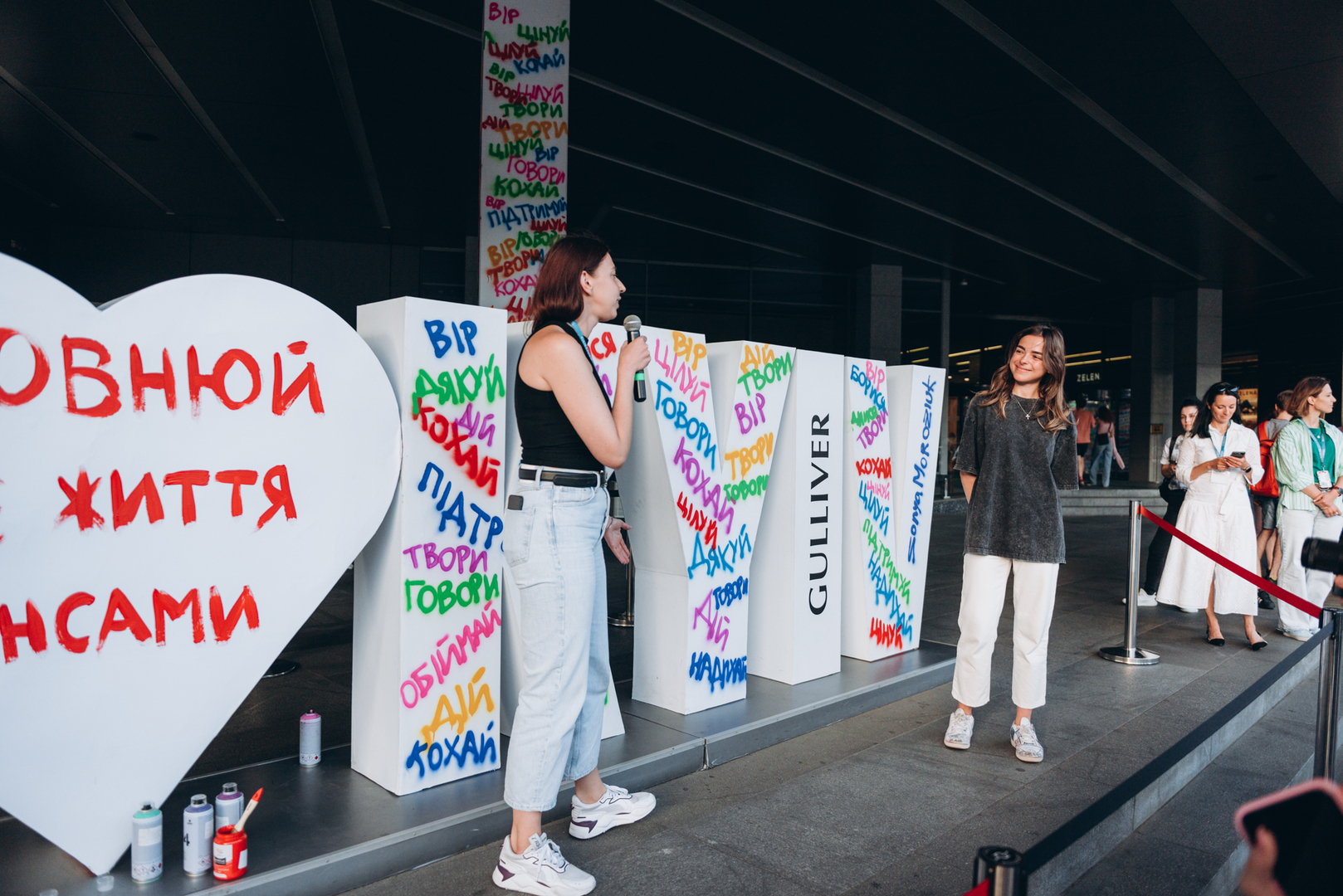 Арт-перформанс від Соні Морозюк в ТРЦ Gulliver image-82