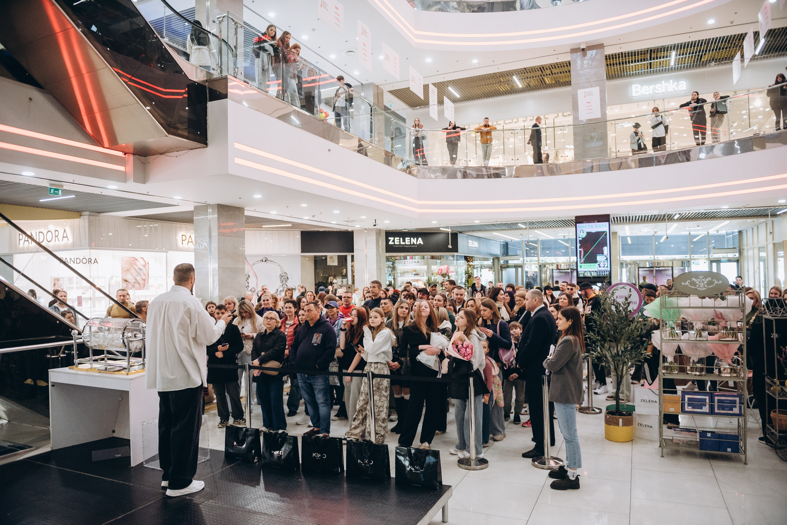 Подаруй мамі красу разом з ТРЦ Gulliver та KIKO Milano image-42