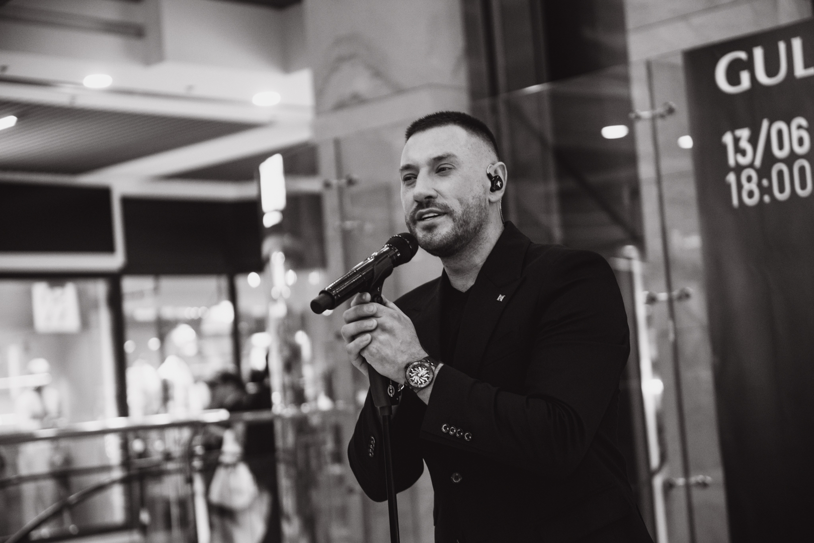 Творча зустріч та автограф-сесію Андрія Кравченка image-1