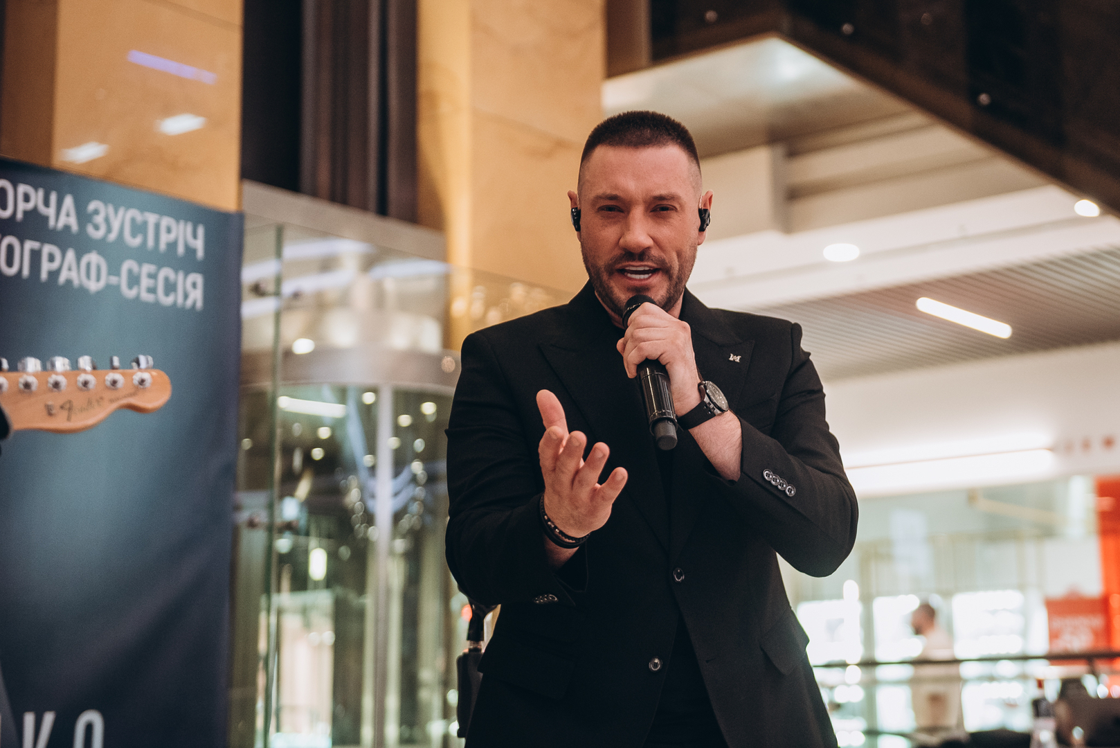 Творча зустріч та автограф-сесію Андрія Кравченка image-8