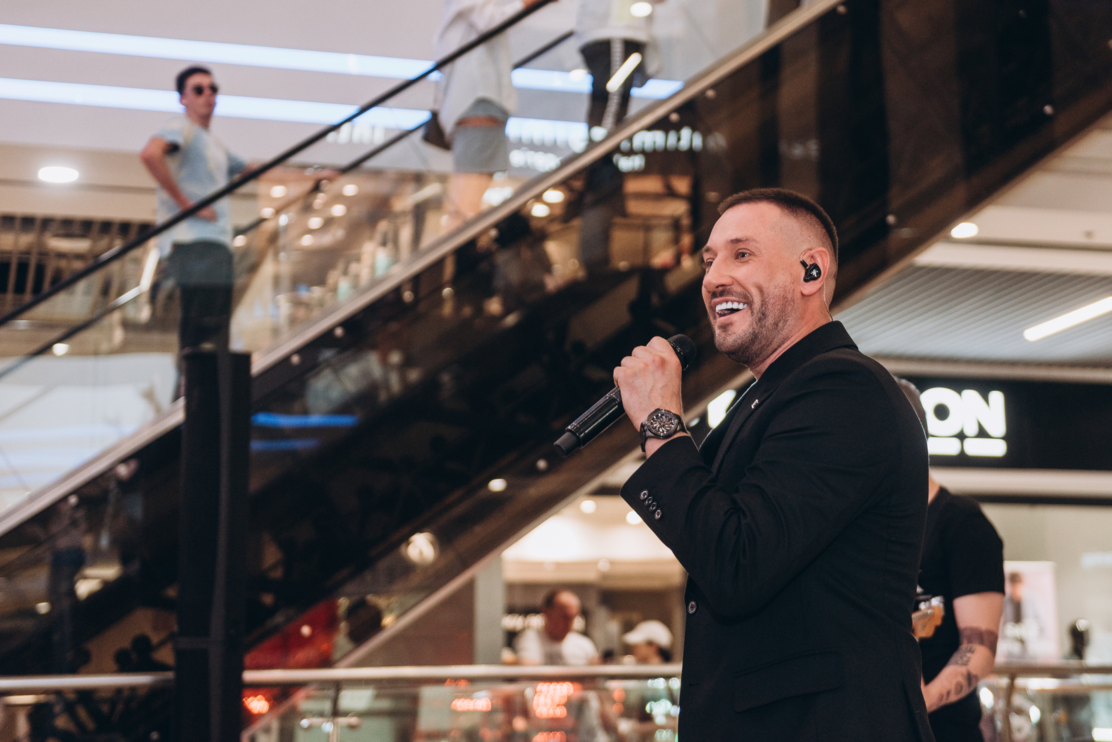 Творча зустріч та автограф-сесію Андрія Кравченка image-20