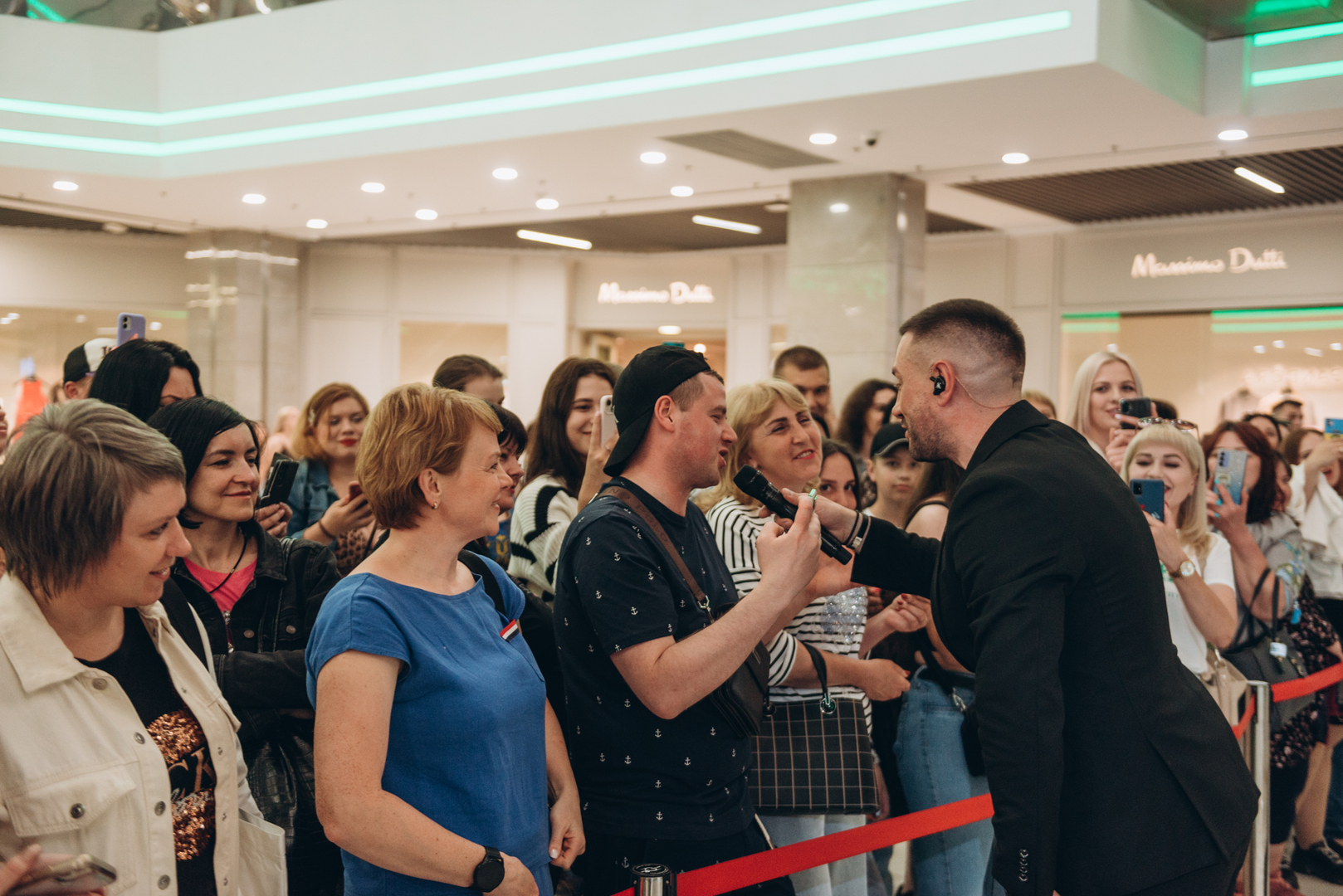 Творча зустріч та автограф-сесію Андрія Кравченка image-37